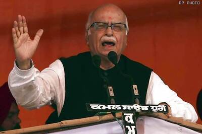'Advani lacks courage to seek votes on Hindutva'