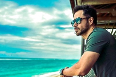 Emraan Hashmi is in a 'Ghazab Ka Beachy Mood', Fan Says 'Ghazab Ka Aap Bhi Ho'