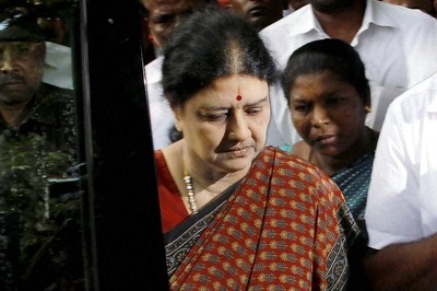 Will Sasikala be Next Tamil Nadu CM? Panneerselvam Ducks Questions