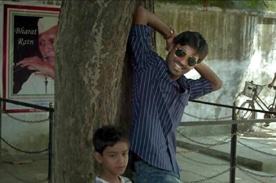 Snapshot: Dhanush makes Sonam smile in 'Raanjhanaa'