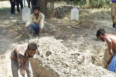 ‘Never Thought the Day Would Come…’: Man Who Dug Atiq, Ashraf’s Graves Regrets Being a Gravedigger