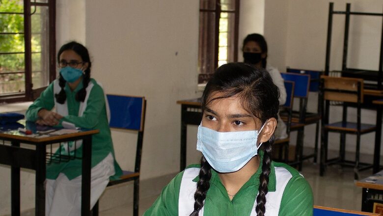 Delhi HC Quashes FIR Against School Teacher, Asks Him to Take Extra Classes for Weak Students