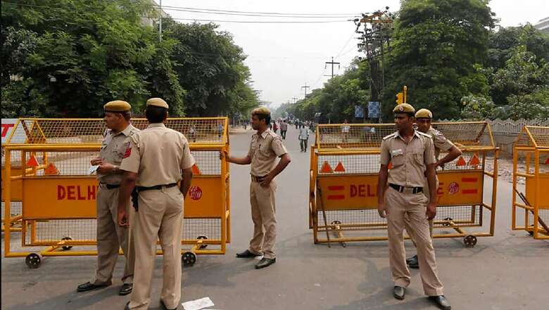 Cop Kicks Labourer in MP's Khargone; Video Goes Viral