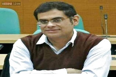 Pakistan journalist Raza Rumi's car attacked, driver killed