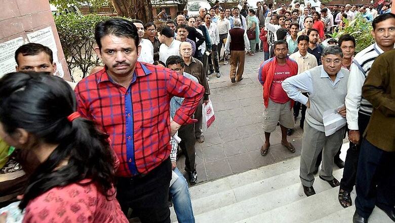 70-year-Old Dies While Standing in Queue to Exchange Notes