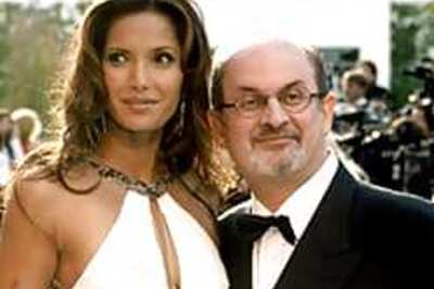 Guess who's cosying up with Salman Rushdie?
