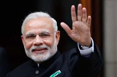 Modi discusses bilateral ties, global issues with Chinese Premier Li Keqiang