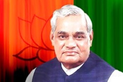 Vajpayee learns from the Left