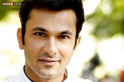 Celebrity chef Vikas Khanna tries learning Malayalam; finds it difficult to master