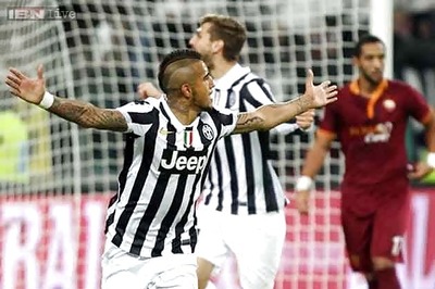 Juventus beat 9-man Roma to take 8-point lead