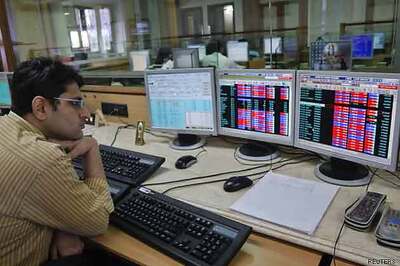 Nifty ends below 7950; IT surges, Hero up, Maruti falls 3 per cent