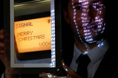 First SMS Reading 'Merry Christmas' Sold as an NFT for $120,600