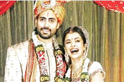 Aishwarya Rai and Abhishek Bachchan's 'Photoshopped' Wedding Pic Goes Viral