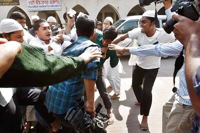 Bangladesh: 4 killed in clashes over 'atheist bloggers'