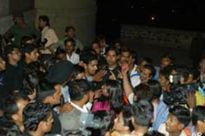 Scuffle mars Liz-Nayar wedding | Pics