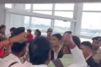 SpiceJet Cancels Flight Just 5 Minutes Before Boarding, Sparks Outrage And Protests At Delhi Airport | Video