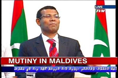 Turmoil hits Maldives as president resigns