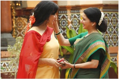 Bhagyashree Returning to Bollywood After 11 Years Playing Kangana Ranaut's Mother in Thalaivi