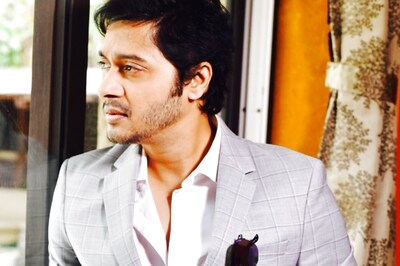 Video: Shreyas Talpade Delivers Iconic Pushparaj Dialogue at Mumbai Airport