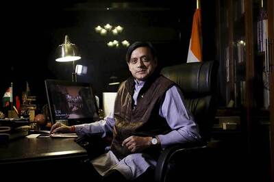 Shashi Tharoor Wins Sahitya Akademi Award for His Book 'An Era of Darkness'