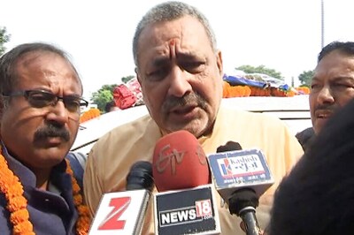 Union Minister Giriraj Singh's Supporters Clash With CISF at Patna Airport