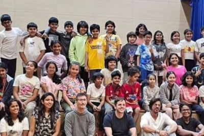 Shah Rukh Khan Attends Son AbRam Khan's School Event; Pic Goes Viral