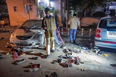 Thousands Protest Against CAA in Delhi, Cops Use Water Cannons After Car Set Ablaze in Daryaganj