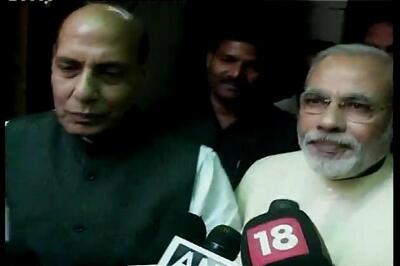 Advani, Modi attend Parliamentary Board meet