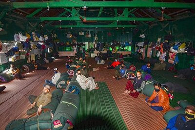 140 Stranded Kashmiri Labourers Leave Himachal Pradesh for Jammu and Kashmir in Six Buses