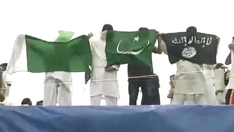 J&K: Youths clash with security forces; Pakistan, ISIS flags waved