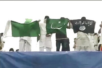 J&K: Youths clash with security forces; Pakistan, ISIS flags waved