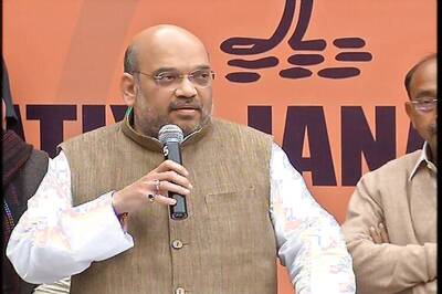 Amit Shah gives pep talk to BJP cadres in party 'lab', slams Rahul on JNU row