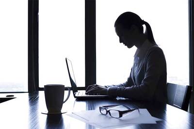 Khaki Pants, Pastel Coloured Shirts: A Few Tips to Look Cool at Workplace