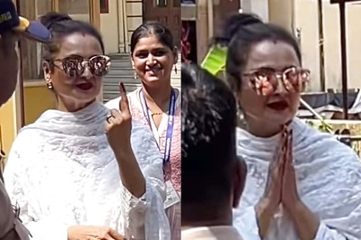 Rekha Sports SINDOOR As She Steps Out To Vote In The Lok Sabha Elections | Watch Viral Video