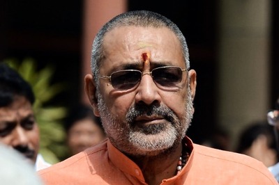 Mamata Banerjee Will Damage Akhilesh's Prospects in UP, Happy PM Modi Brought Her to Kashi Ghat: Giriraj Singh