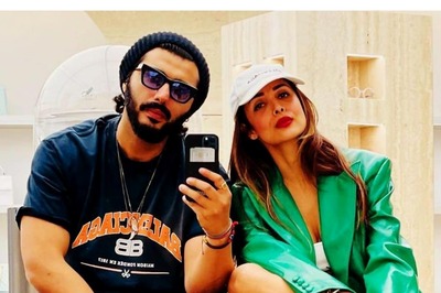 Arjun Kapoor Poses With 'Shopaholic' Malaika Arora In This Uber Cool Picture; Check Here