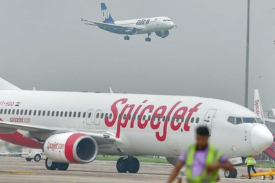 SpiceJet Plane Undershoots Runway in Guwahati, No Passengers Hurt; DGCA Grounds 2 Pilots