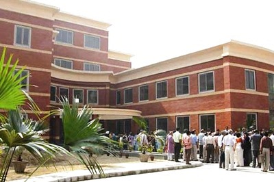 DU Students Left in Lurch as Teachers Slam ‘Politically Motivated’ Changes in English Syllabus