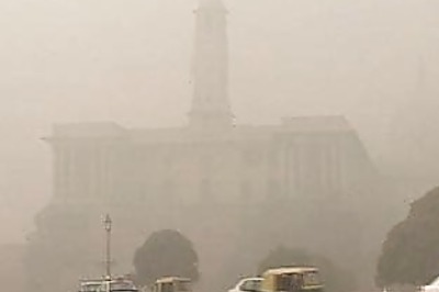 Delhi under fog cover, visibility drops