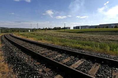 Bengal Man Loses Legs, Hand While Trying to Get Down from Train