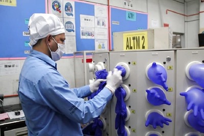 Top Supplier Malaysia Sees no Quick End Shortages in $8 Billion Gloves Industry Caused by Covid-19