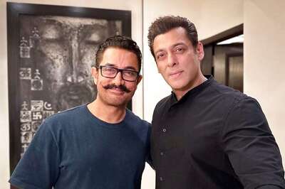 Salman Khan and Aamir Khan Reunite to Give Fans BEST Eidi Gift, Netizens Say 'SRK Ko Bhi Bula Lete'
