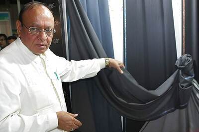 Liquor Dens Running in Backyard of Gujarat CM's Bungalow, Says Congress Leader Vaghela