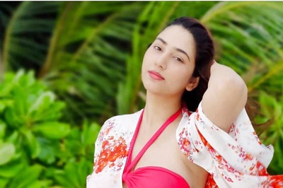 Disha Parmar Slips Into a Bikini During Maldives Vacay with Rahul Vaidya, Enjoys Floating Breakfast