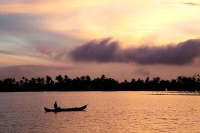 Massive Anti-encroachment Drive Launched around Khushal Sar Lake in Srinagar