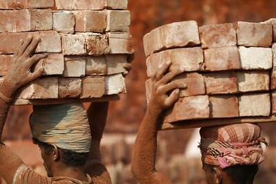 Govt Hikes Minimum Wage Rates for Workers Up to Rs 1,035 Per Day