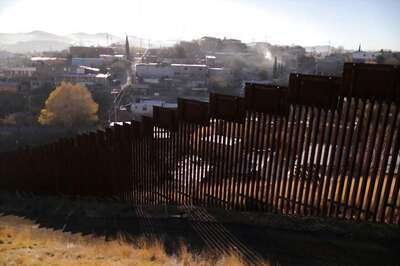 US Border Agency Plans to Award Mexico Wall Contracts by April