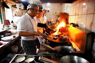 Shanghai Restaurants Install See-Through Kitchens To Improve Food Safety