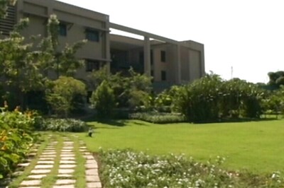 Wipro Shares Dip 1% After Muted Outlook