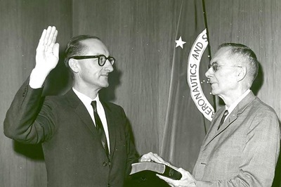 Father of the space shuttle, George Mueller, dies at 97